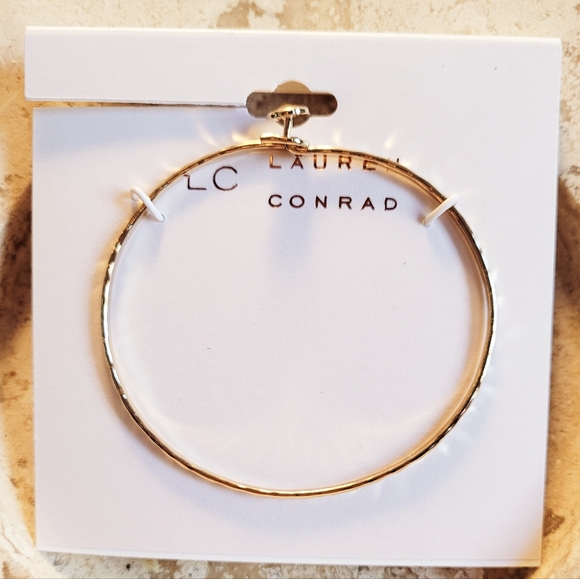 NEW-Lauren Conrad-Gold Wavy Top Hook Bracelet - Picture 2 of 3